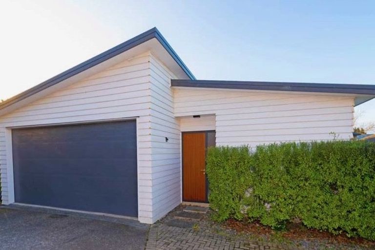 Photo of property in 8a Elcoat Avenue, Henderson, Auckland, 0612