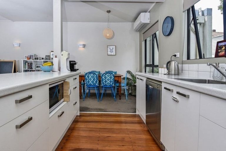 Photo of property in 3/18 Reid Road, New Lynn, Auckland, 0600