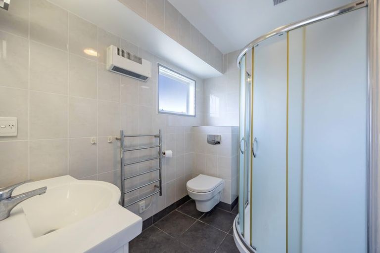 Photo of property in 21 Suncrest Drive, West Harbour, Auckland, 0618