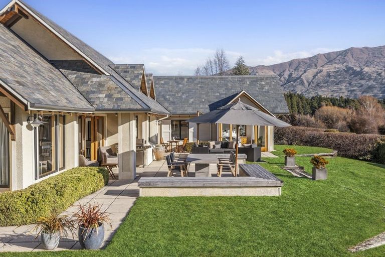 Photo of property in 186 Beacon Point Road, Wanaka, 9305