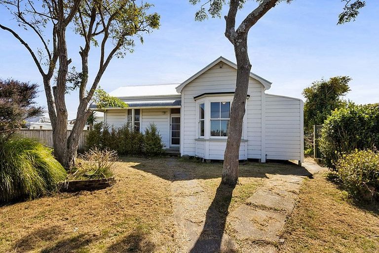 Photo of property in 5 Tawhiti Road, Hawera, 4610