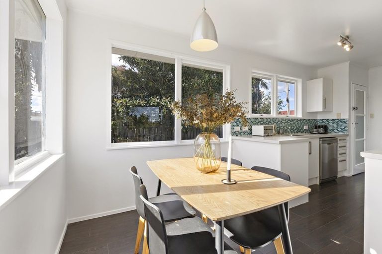 Photo of property in 20 Edgerton Road, Te Atatu Peninsula, Auckland, 0610