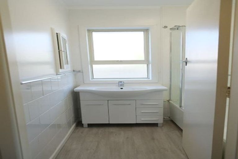 Photo of property in 12 Geelong Place, Burnside, Christchurch, 8053