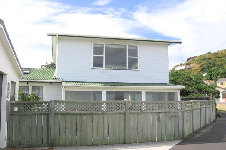 Photo of property in 250 The Esplanade, Island Bay, Wellington, 6023