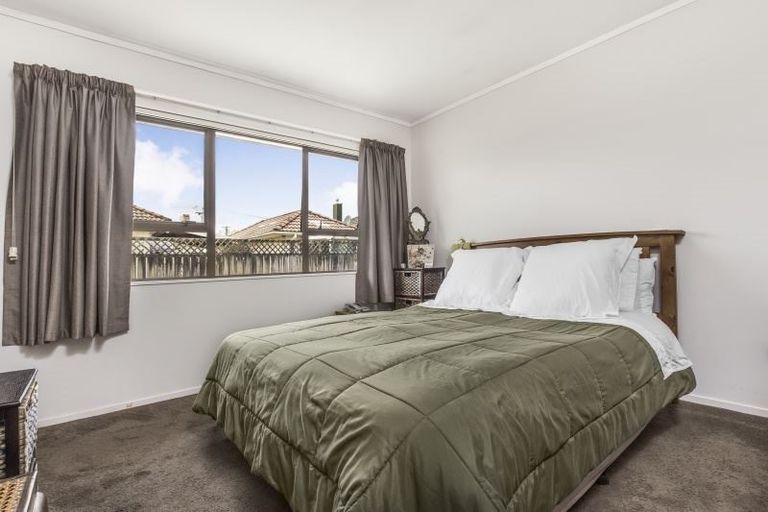 Photo of property in 2/24 Grove Road, Papakura, 2110