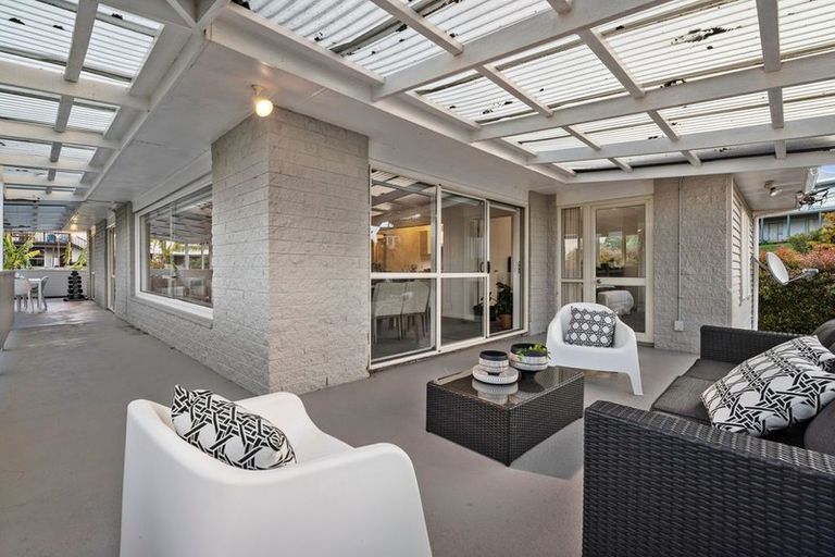 Photo of property in 41 Pohutukawa Avenue, Red Beach, 0932