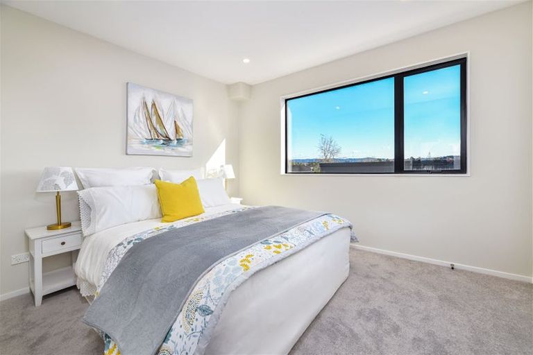 Photo of property in 2/644 Te Atatu Road, Te Atatu Peninsula, Auckland, 0610