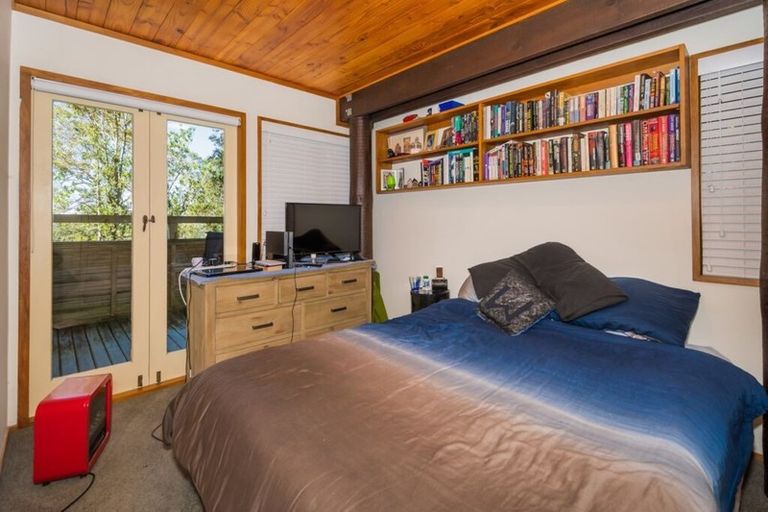 Photo of property in 81 Woodlands Crescent, Browns Bay, Auckland, 0630