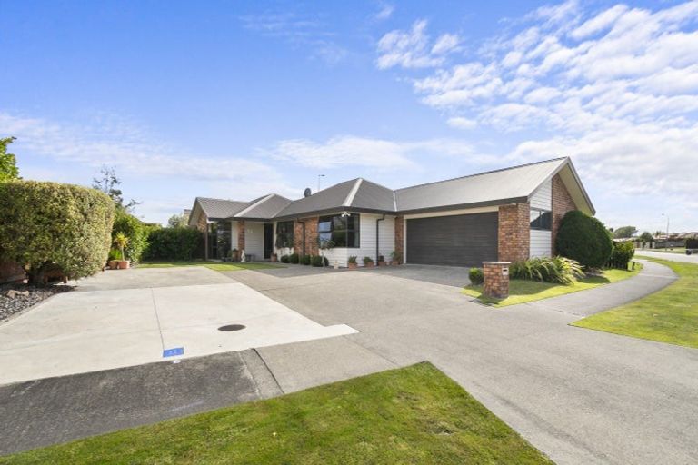 Photo of property in 11 Geneva Terrace, Kelvin Grove, Palmerston North, 4414
