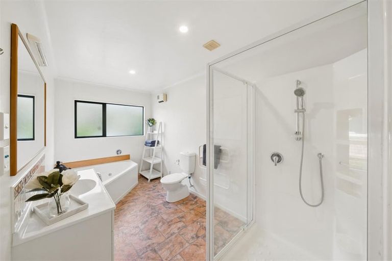 Photo of property in 23 Amesbury Drive, Churton Park, Wellington, 6037