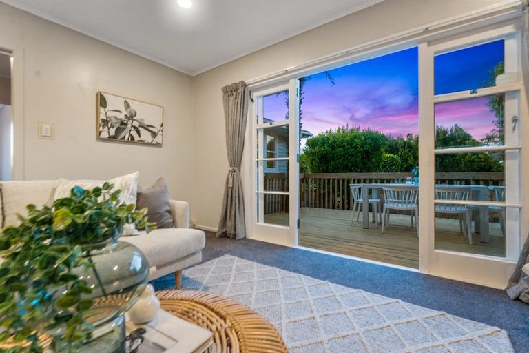 Photo of property in 1/12 Selwyn Crescent, Forrest Hill, Auckland, 0620