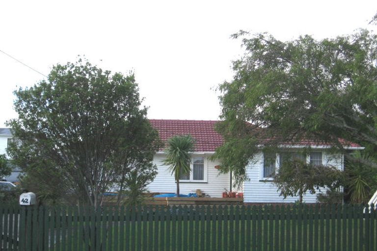Photo of property in 42 Fairdene Avenue, Henderson, Auckland, 0610
