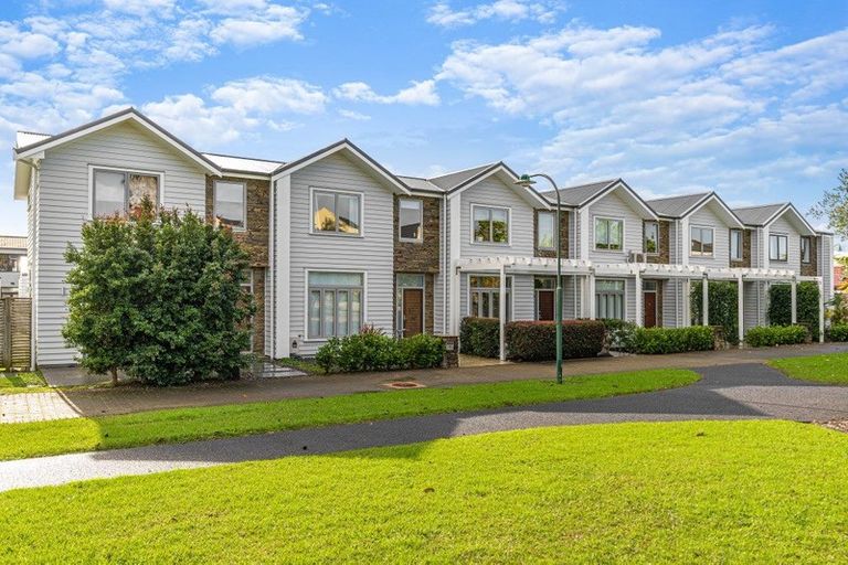 Photo of property in 42 Gunner Drive, Te Atatu Peninsula, Auckland, 0610