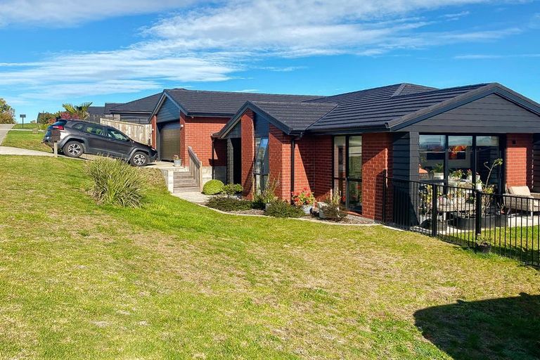 Photo of property in 11 Stingray Drive, Omokoroa, 3114