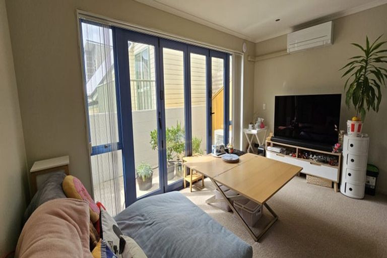 Photo of property in 4/129 The Parade, Island Bay, Wellington, 6023