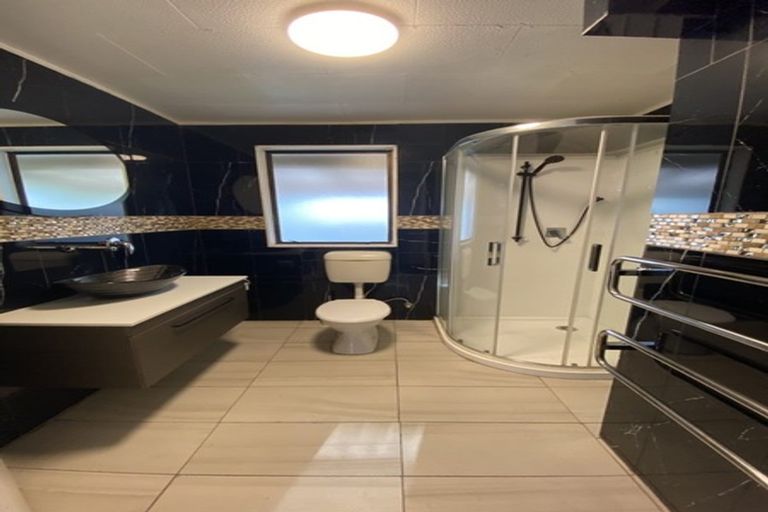 Photo of property in 35 Lilburn Crescent, Massey, Auckland, 0614