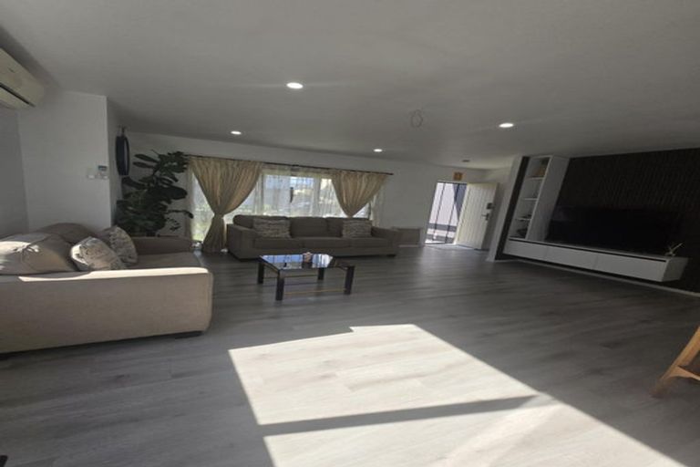 Photo of property in 45 Black Beech Crescent, Takanini, 2110
