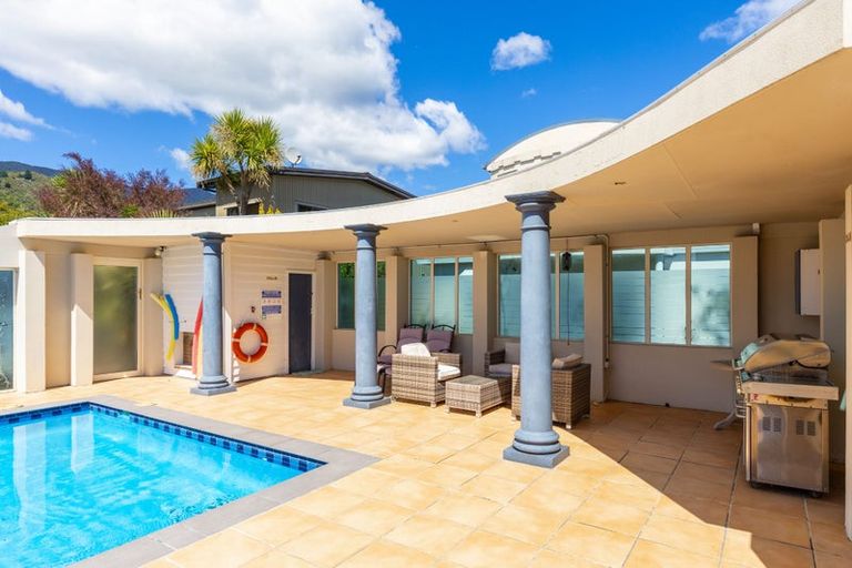 Photo of property in 29 Beach Road, Waikawa, Picton, 7220
