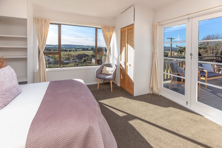 Photo of property in 19 Oxford Street, Waikari, 7420