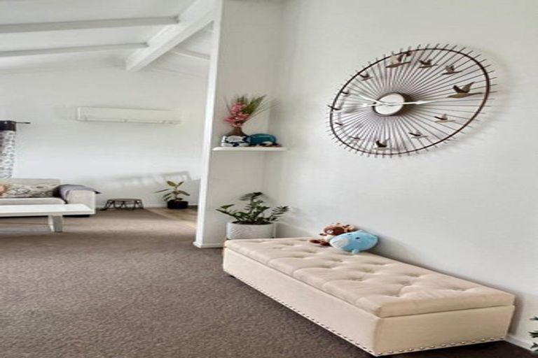 Photo of property in 32 Sunvue Road, Glen Eden, Auckland, 0602