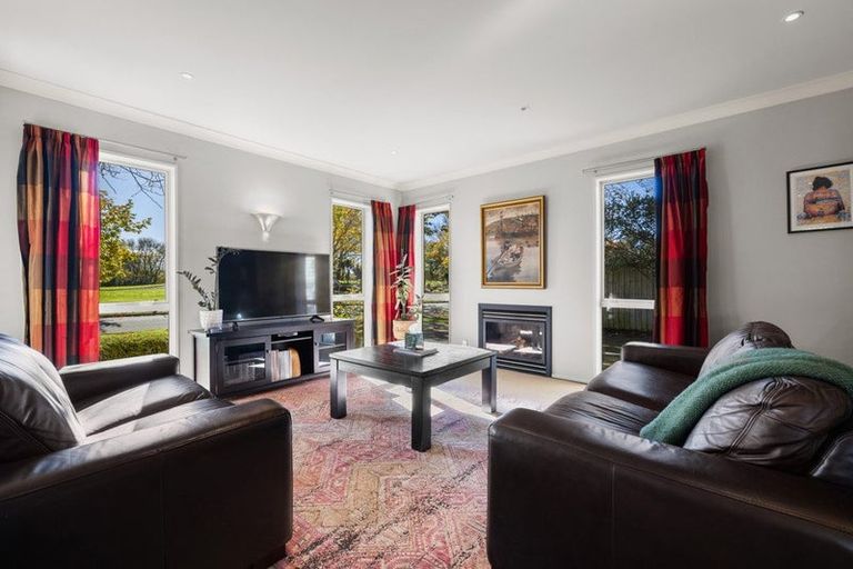 Photo of property in 54 Willowview Drive, Redwood, Christchurch, 8051