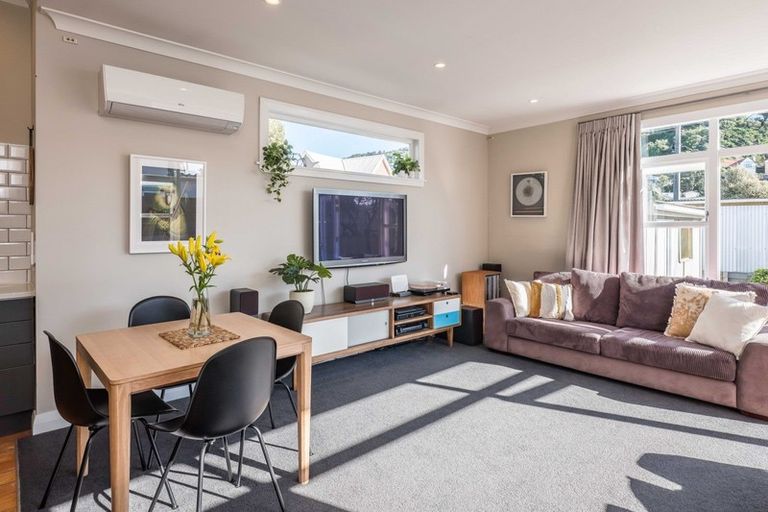 Photo of property in 90 Onepu Road, Lyall Bay, Wellington, 6022