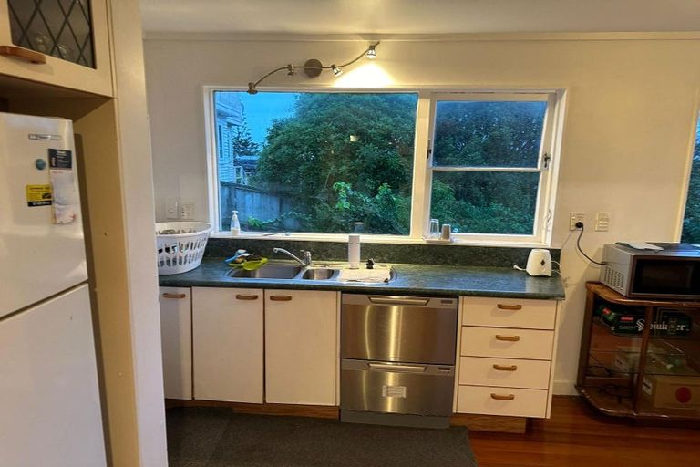 Photo of property in 19 Kiwi Crescent, Tawa, Wellington, 5028