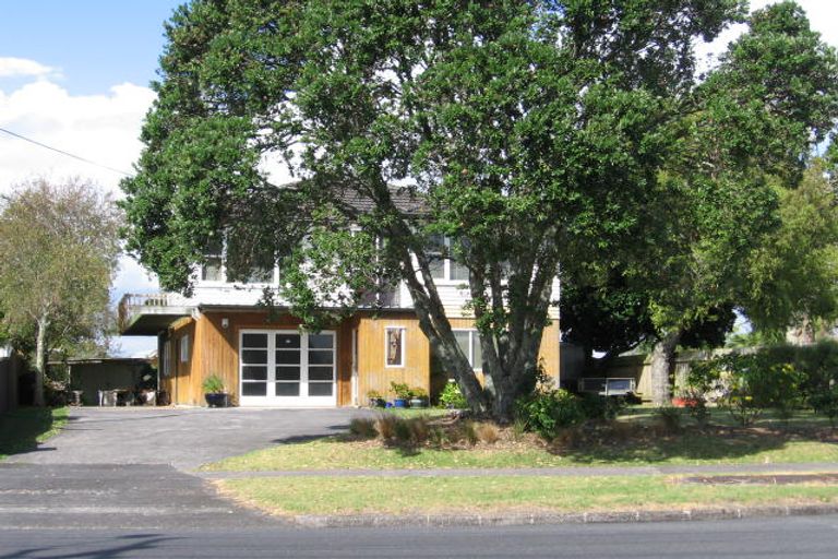 Photo of property in 136 Astley Avenue, New Lynn, Auckland, 0600