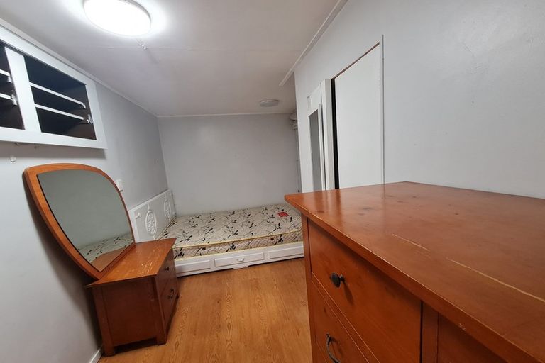 Photo of property in 15 Noeleen Street, Glenfield, Auckland, 0629