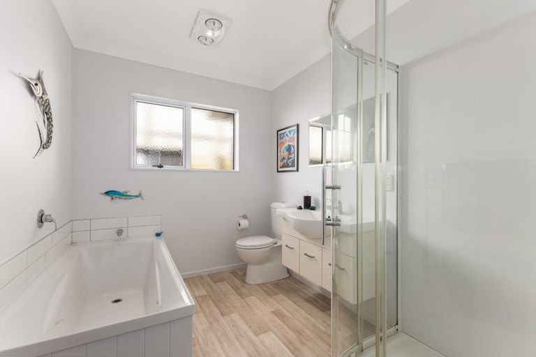 Photo of property in 4 Moonsail Drive, Whitby, Porirua, 5024