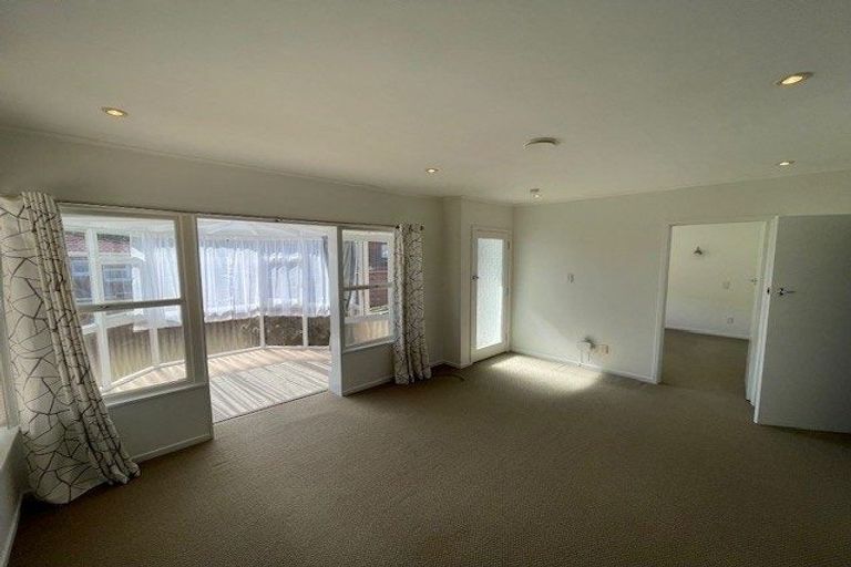 Photo of property in 2/11 Winscombe Street, Belmont, Auckland, 0622