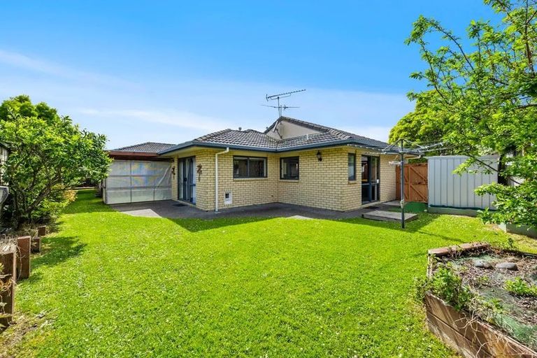 Photo of property in 19 Reybert Place, Massey, Auckland, 0614