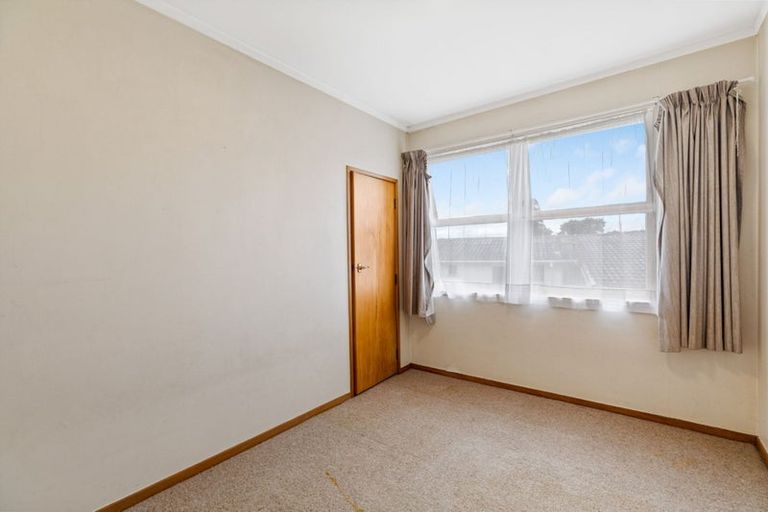 Photo of property in 5 Sunvue Road, Glen Eden, Auckland, 0602