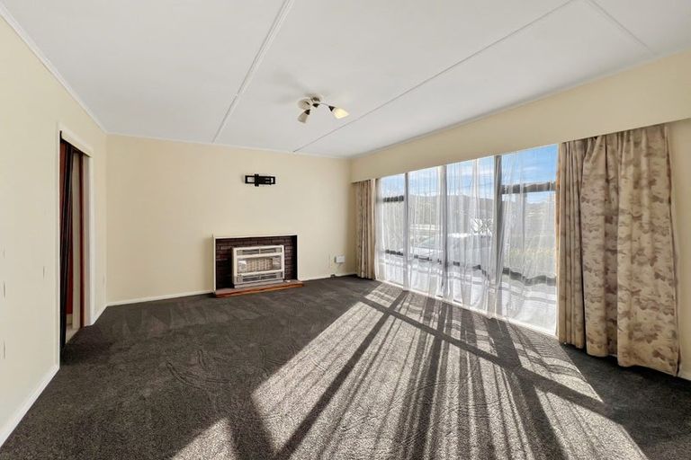 Photo of property in 27 Wainuiomata Road, Wainuiomata, Lower Hutt, 5014