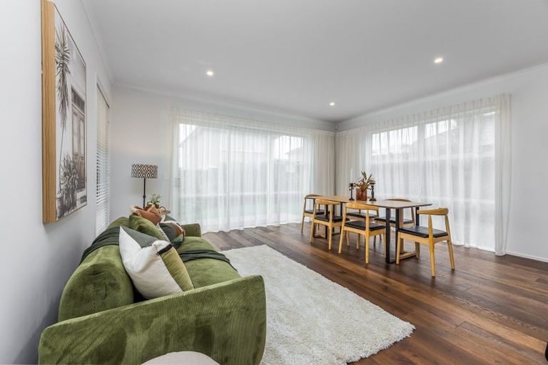 Photo of property in 19 Kukuwai Avenue, Red Beach, 0932