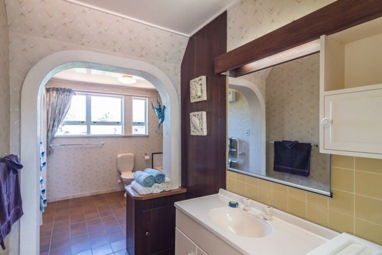 Photo of property in 53 Puriri Road, Waikanae, 5036