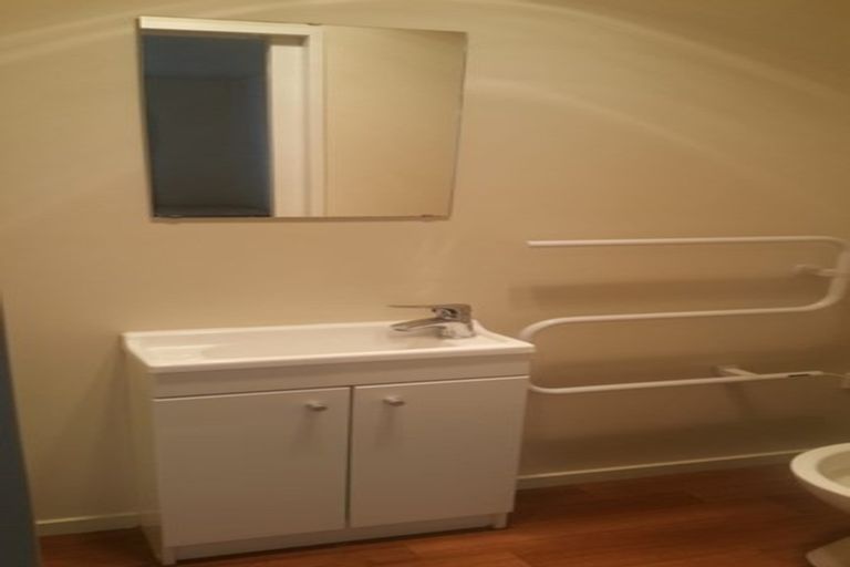 Photo of property in 100 Rattray Street, Riccarton, Christchurch, 8041