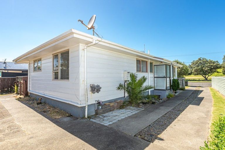 Photo of property in 25 Carson Street, Castlecliff, Whanganui, 4501