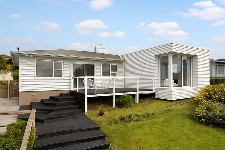 Photo of property in 7 Bowes Crescent, Strathmore Park, Wellington, 6022