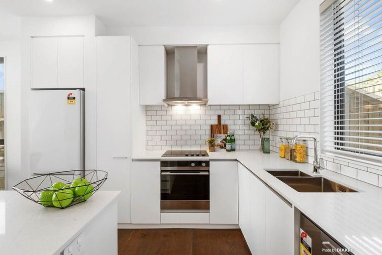 Photo of property in 62u1 Spenmoor Street, Newlands, Wellington, 6037