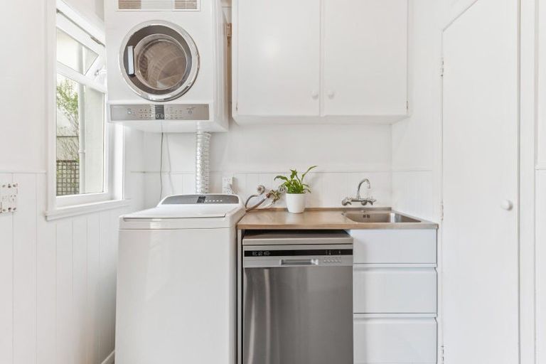 Photo of property in 30c Eleventh Avenue, Tauranga, 3110