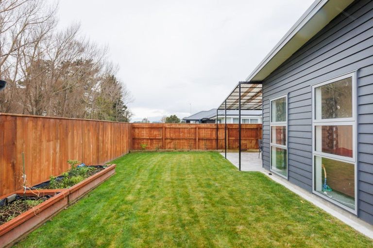 Photo of property in 12 Ivy Lane, Kelvin Grove, Palmerston North, 4414