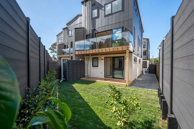 Photo of property in 111 Sycamore Drive, Sunnynook, Auckland, 0620