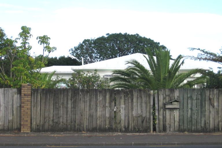 Photo of property in 3170 Great North Road, New Lynn, Auckland, 0600