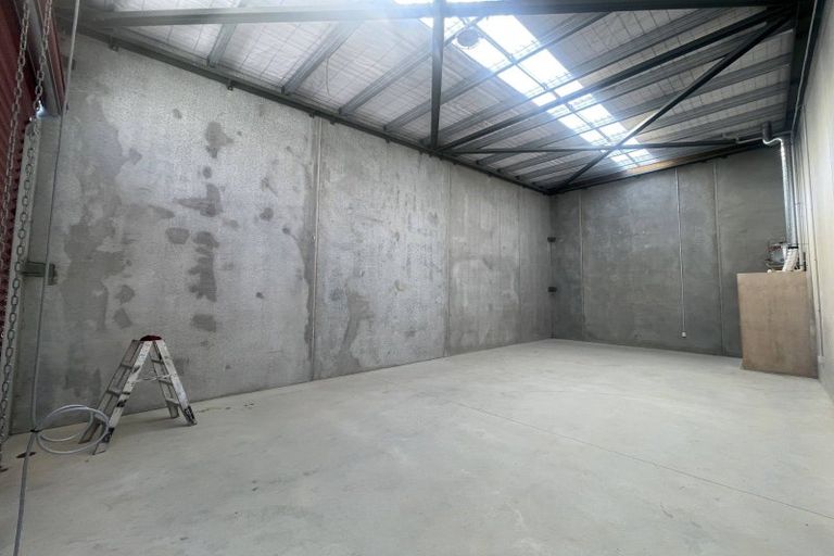 Photo of property in 1 Ara Paiwhenua, Tawa, Wellington, 5028