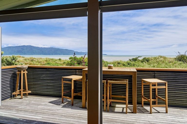 Photo of property in 215 Manly Street, Paraparaumu Beach, Paraparaumu, 5032