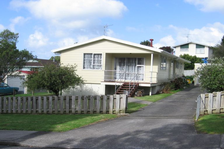 Photo of property in 4 Reverie Place, Massey, Auckland, 0614