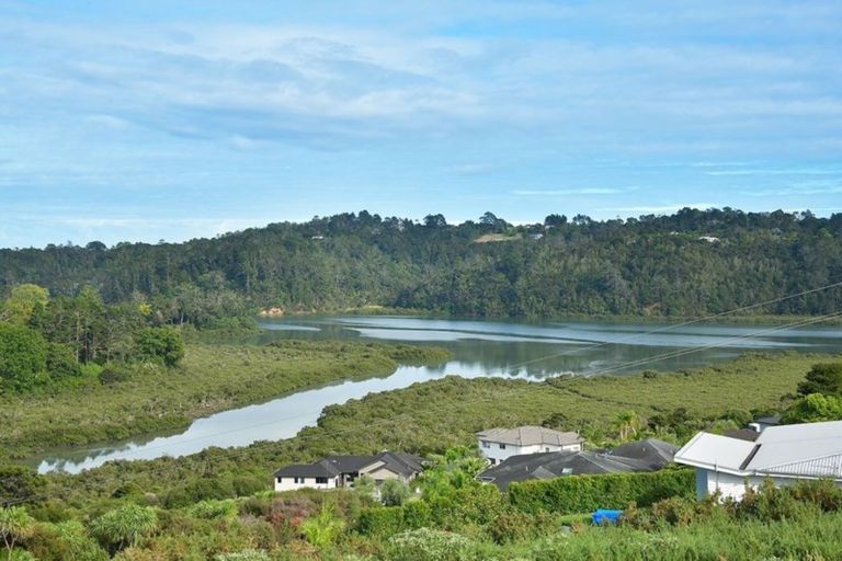 Photo of property in 80 Kittiwake Drive, Schnapper Rock, Auckland, 0632