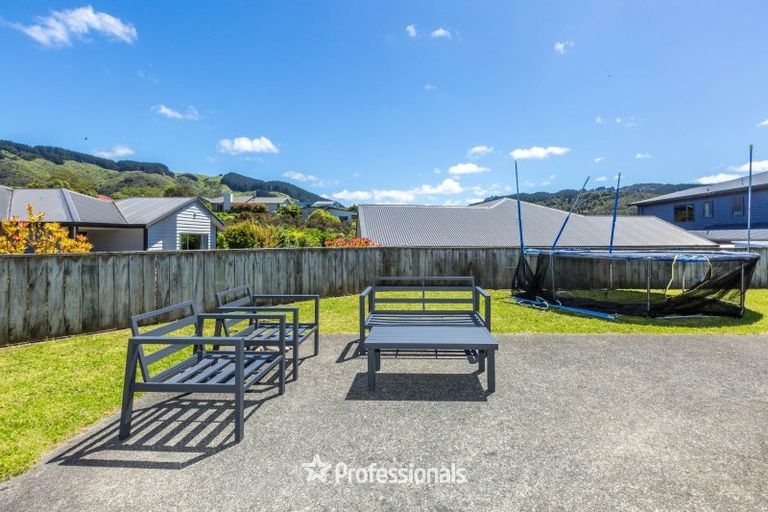 Photo of property in 9 Percy Kinsman Crescent, Riverstone Terraces, Upper Hutt, 5018