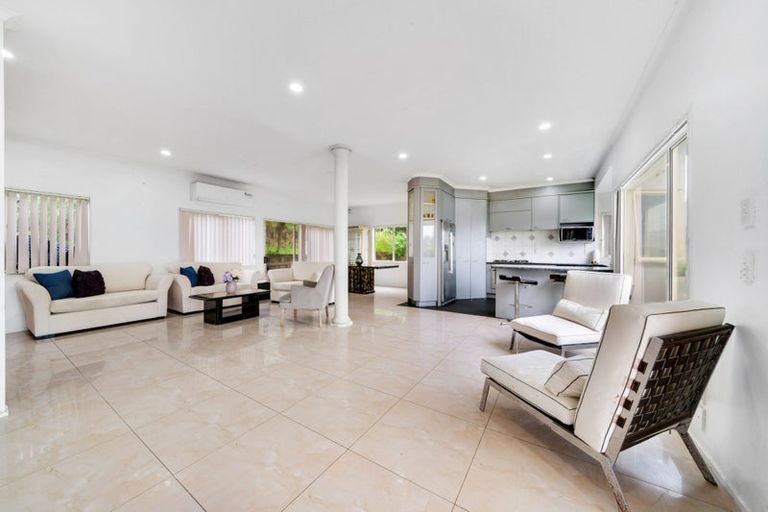 Photo of property in 13 San Martin Place, Goodwood Heights, Auckland, 2105